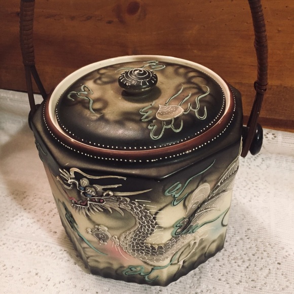 Japanese Dragonware Covered Tea Caddy - Picture 8 of 15